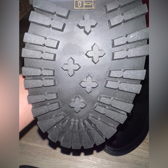 $428 Tory Burch Leather - Benton Boot. Boots in size 9.5 - Picture 3 of 6